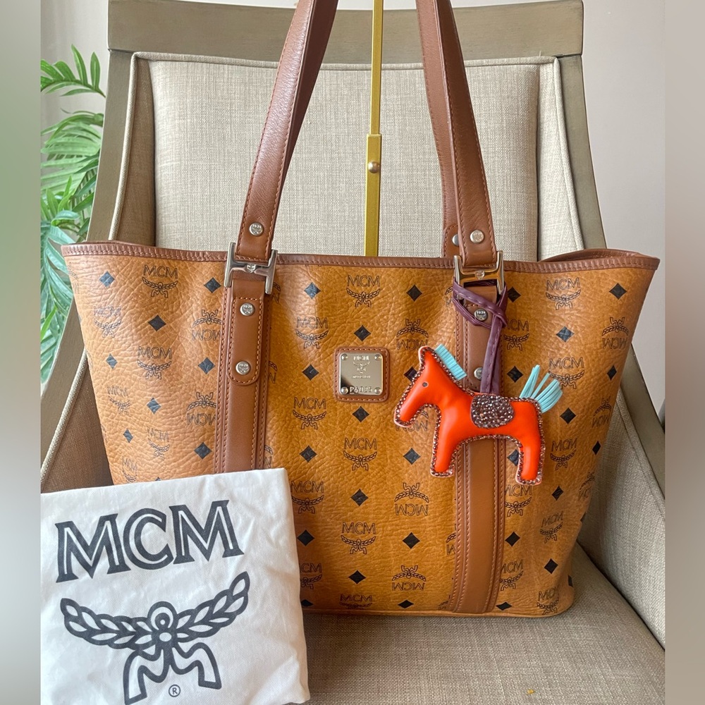 Authentic MCM congnac Visetos shopper tote (D7107)